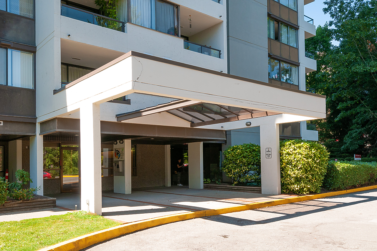 1501-9521 Cardston Court, Burnaby 27