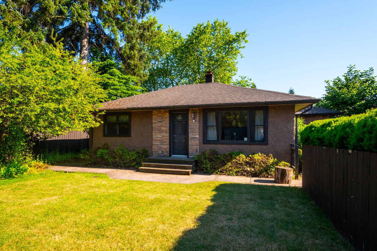 1422 Como Lake Avenue, Coquitlam