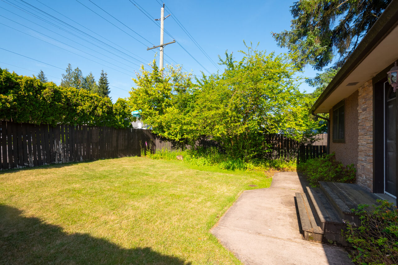 1422 Como Lake Avenue, Coquitlam 8