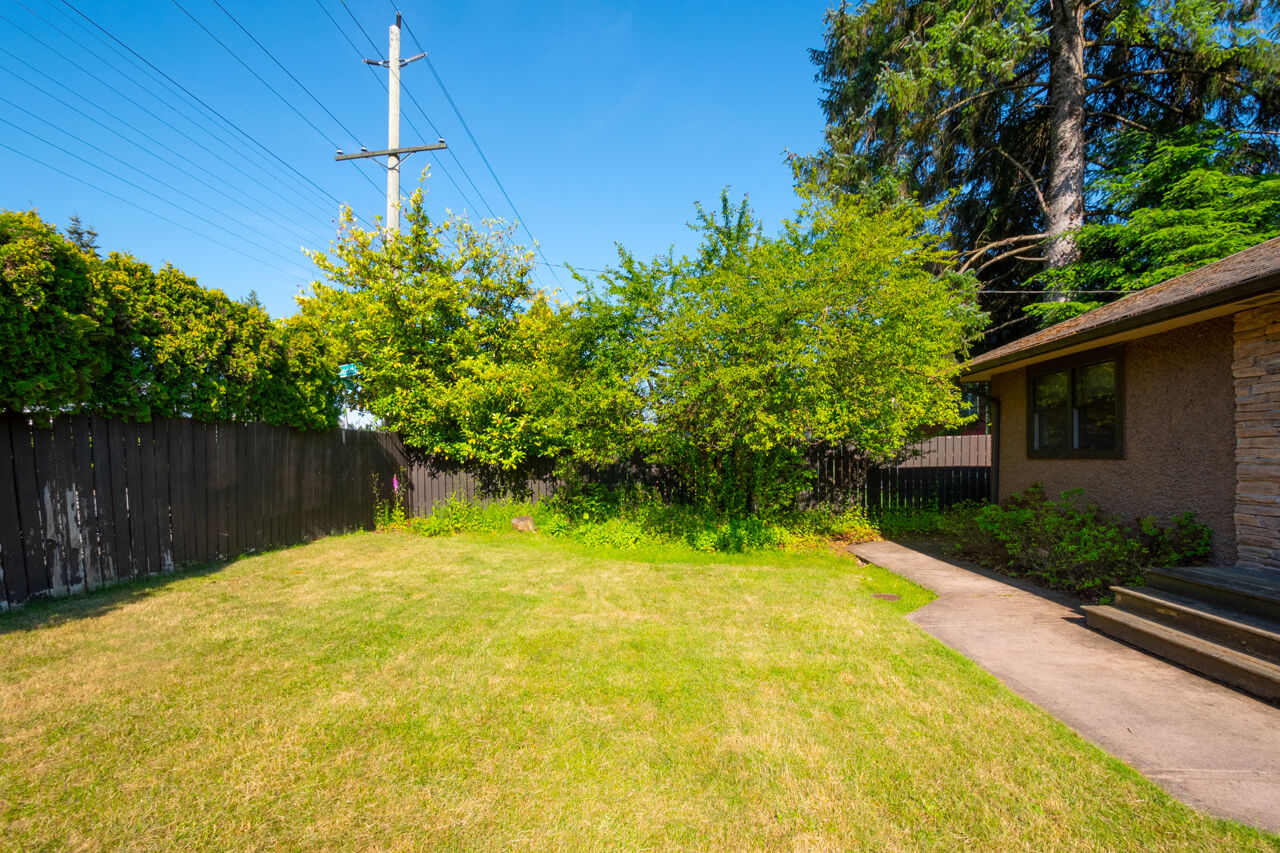 1422 Como Lake Avenue, Coquitlam 7