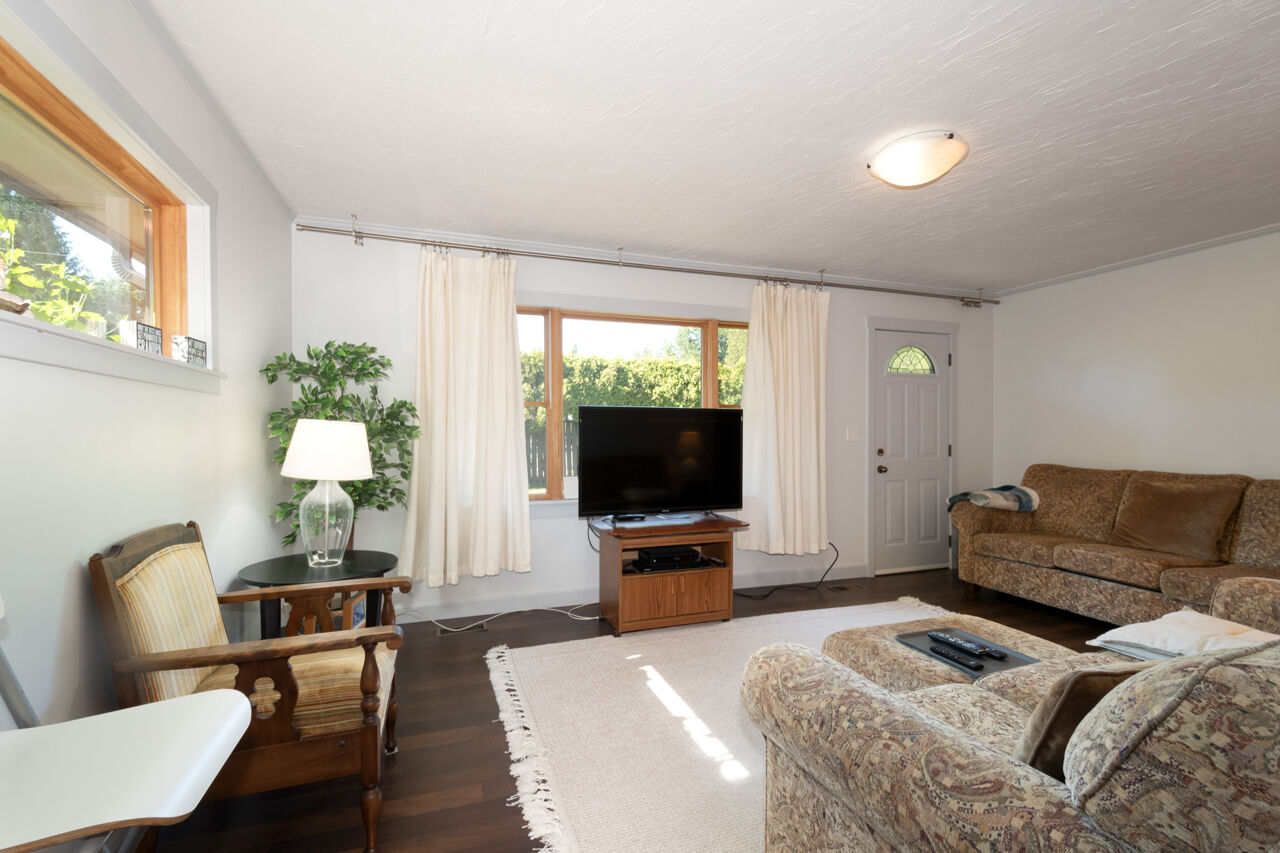 1422 Como Lake Avenue, Coquitlam 10