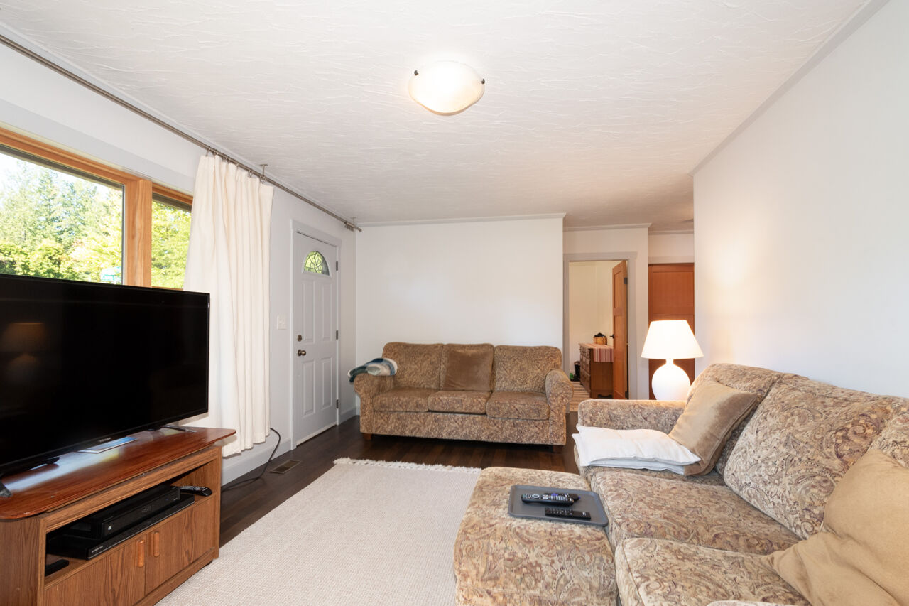 1422 Como Lake Avenue, Coquitlam 12