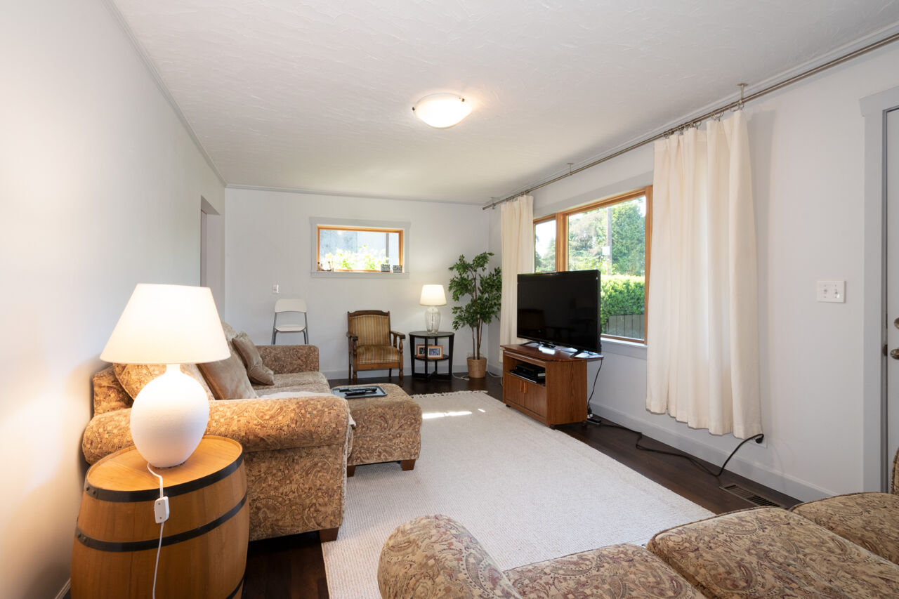 1422 Como Lake Avenue, Coquitlam 9