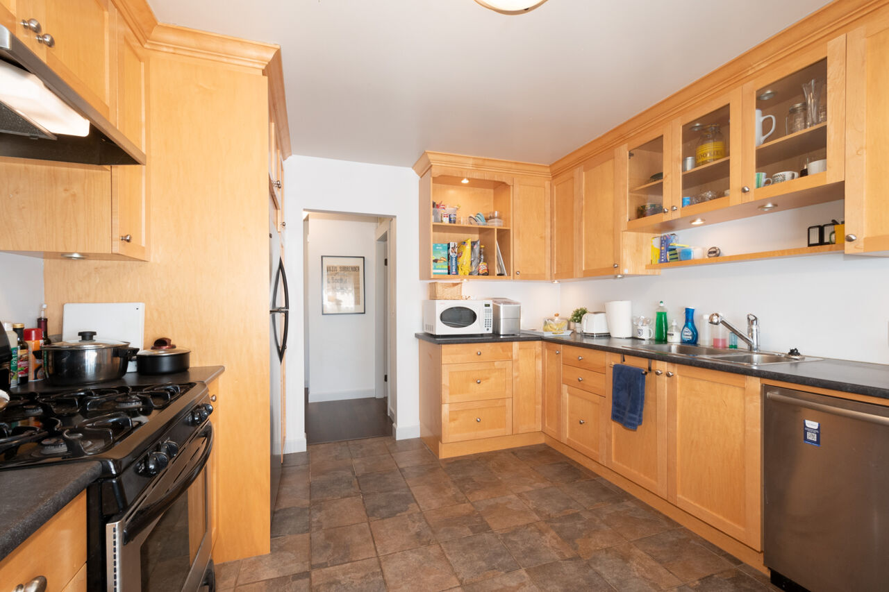 1422 Como Lake Avenue, Coquitlam 14