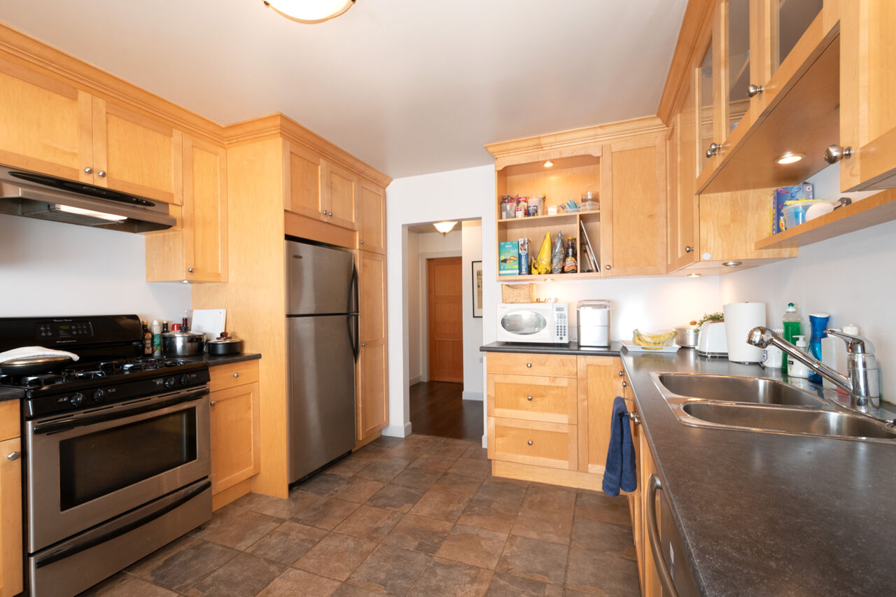 1422 Como Lake Avenue, Coquitlam 16