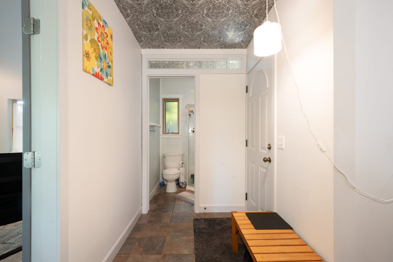 1422 Como Lake Avenue, Coquitlam 21