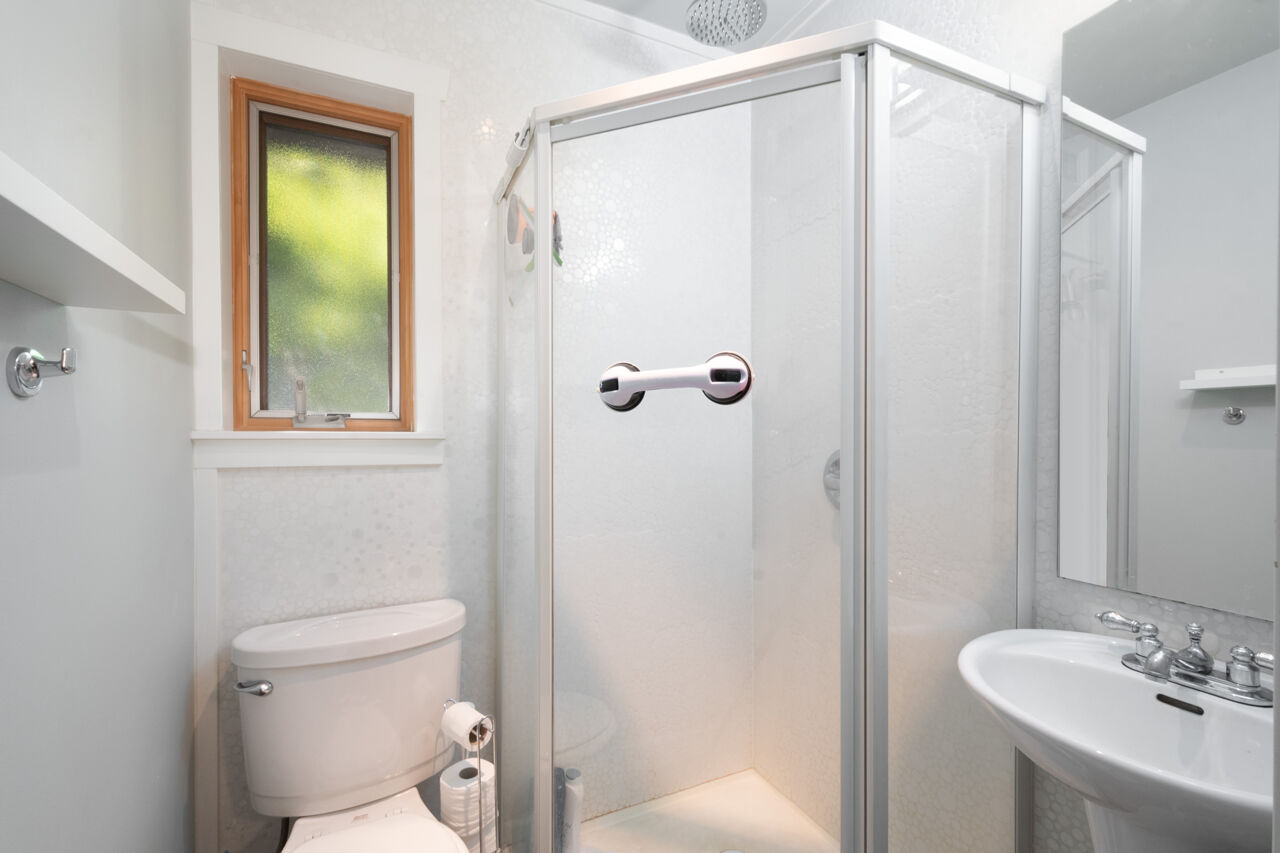 1422 Como Lake Avenue, Coquitlam 22