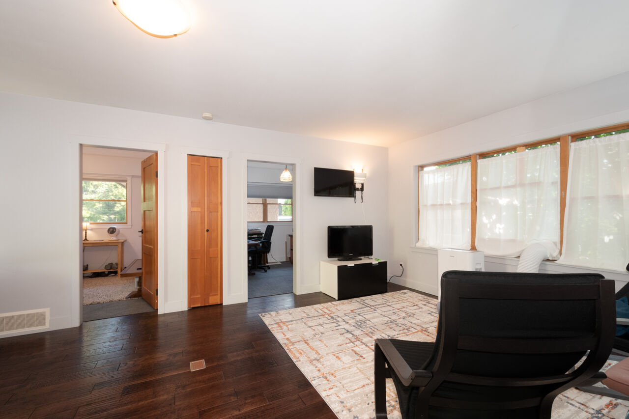 1422 Como Lake Avenue, Coquitlam 27