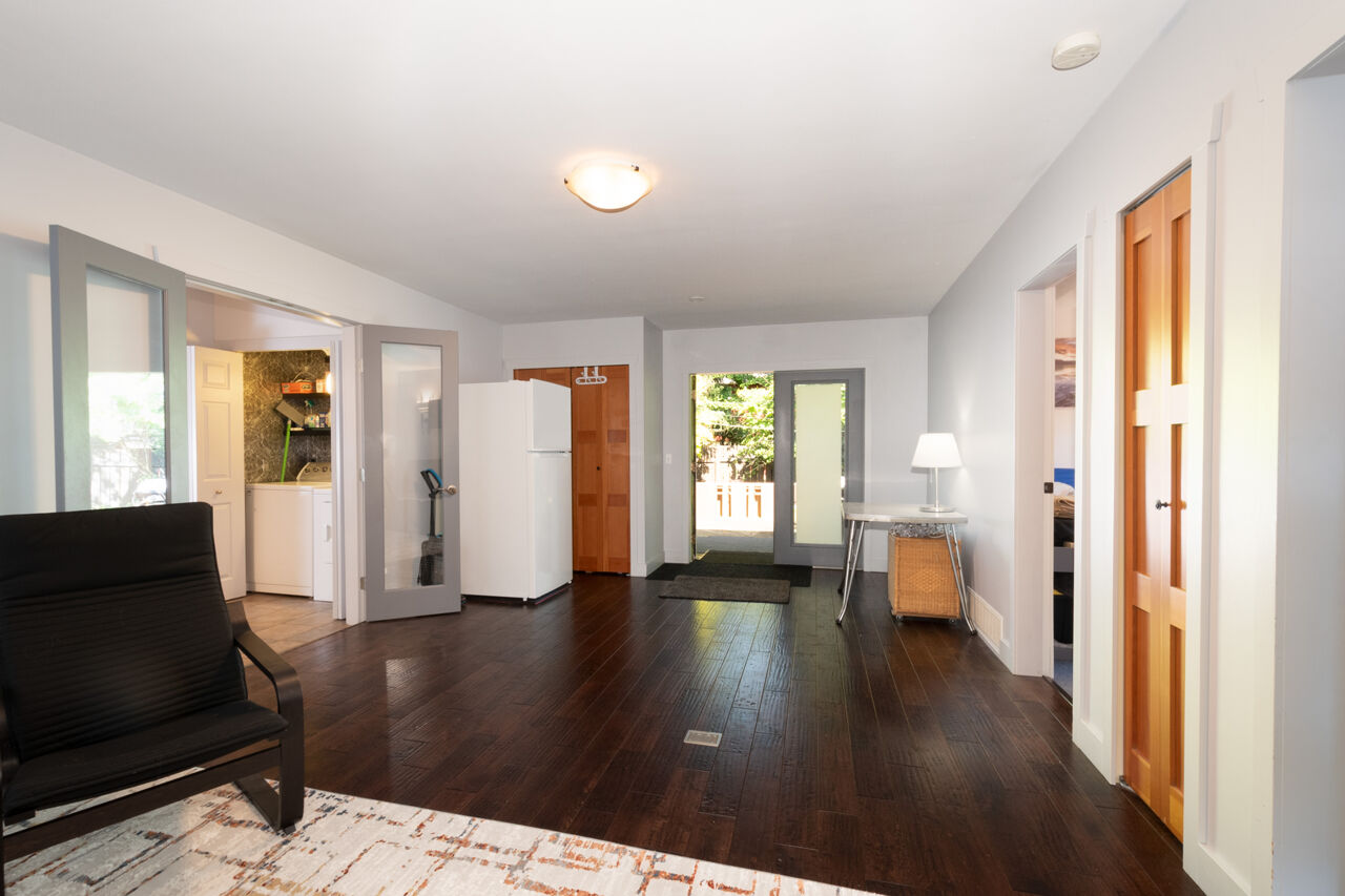 1422 Como Lake Avenue, Coquitlam 29