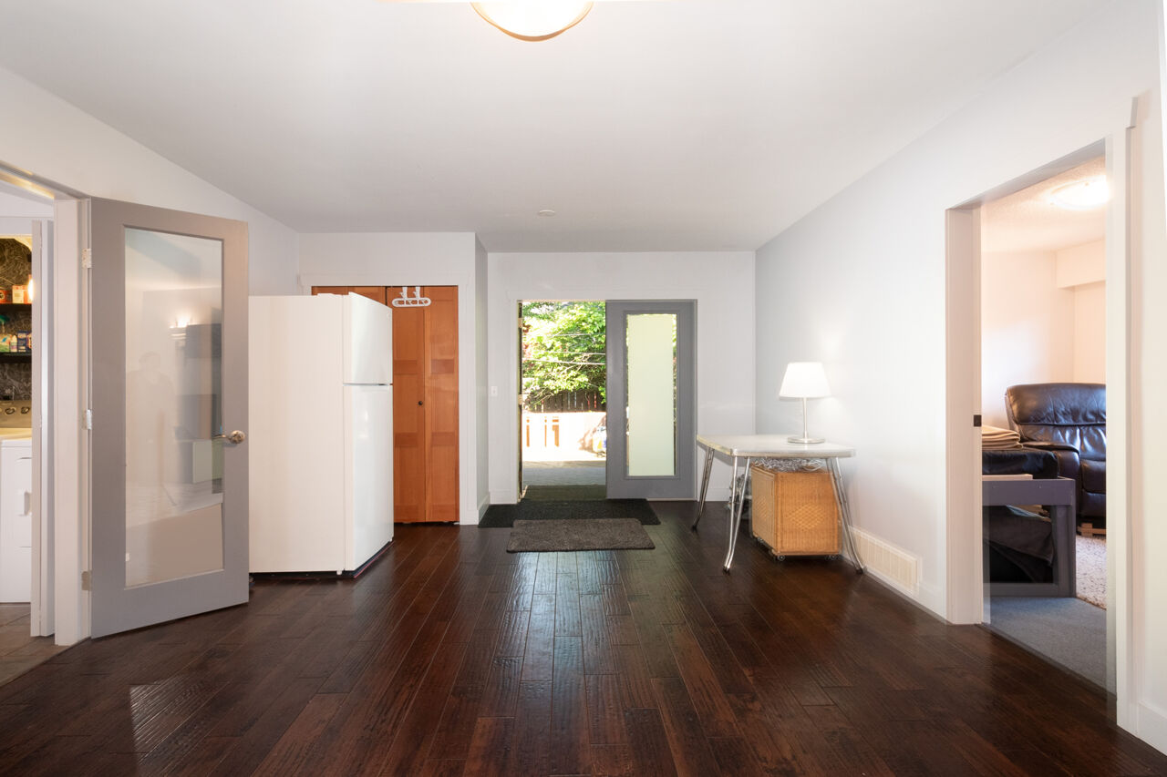 1422 Como Lake Avenue, Coquitlam 30