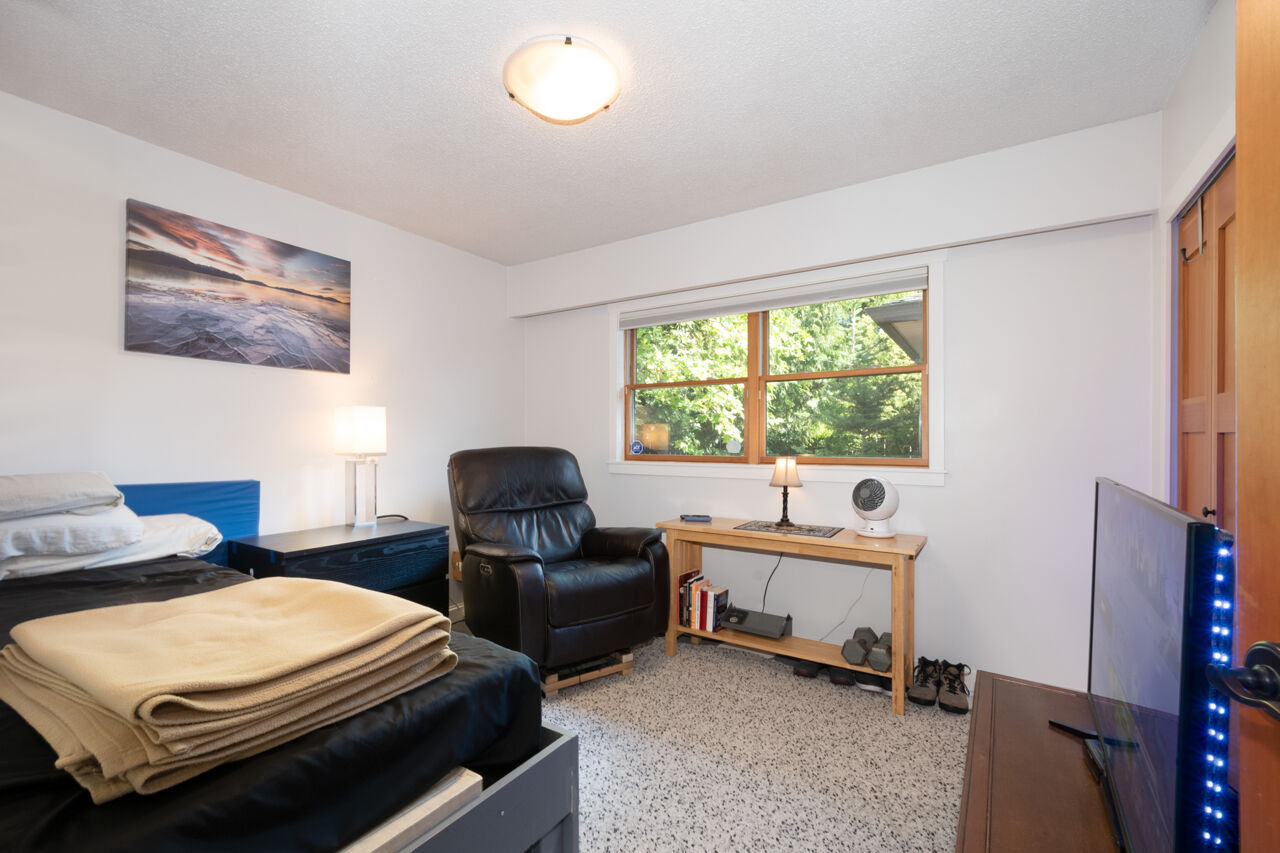 1422 Como Lake Avenue, Coquitlam 31