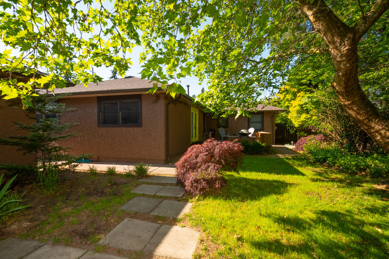 1422 Como Lake Avenue, Coquitlam 33