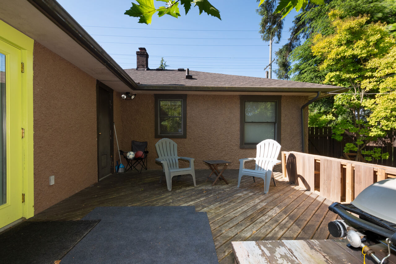 1422 Como Lake Avenue, Coquitlam 35