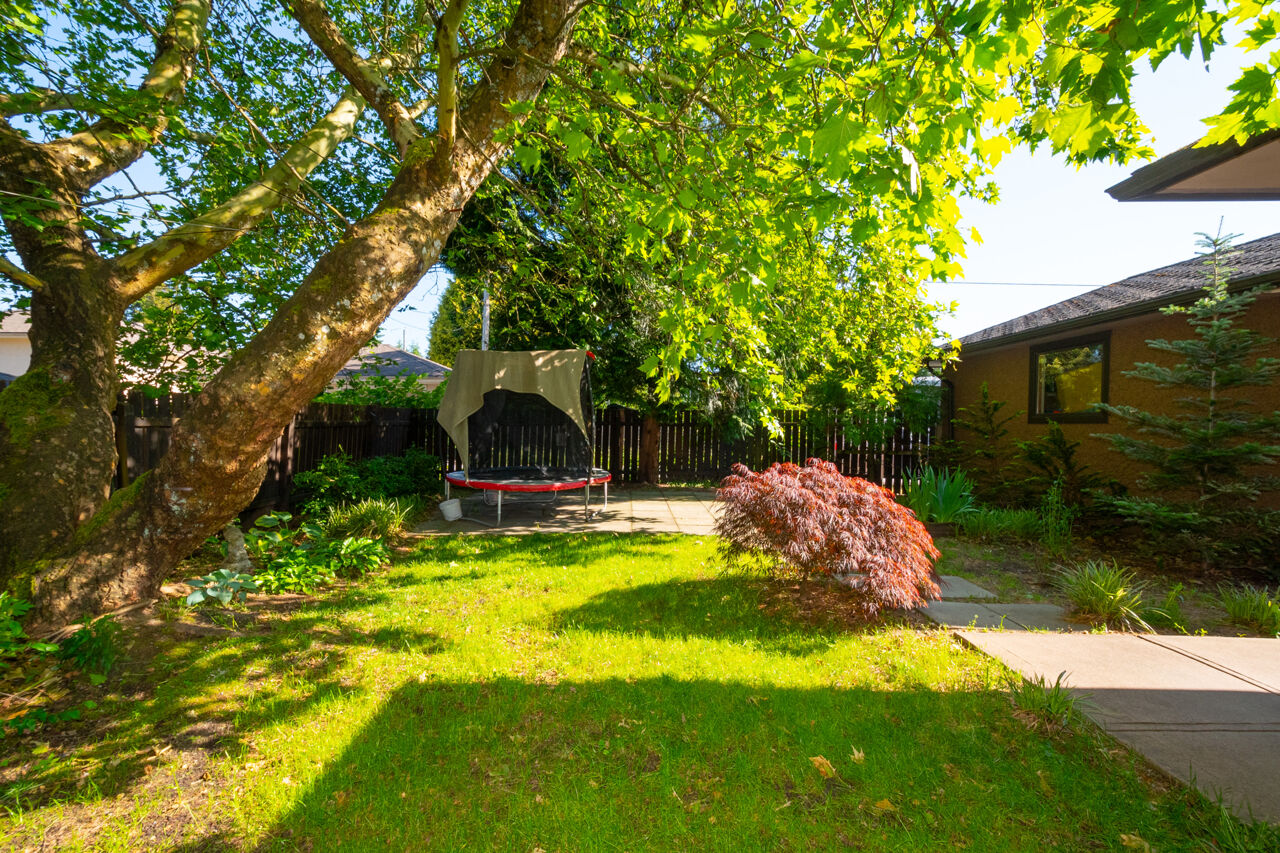 1422 Como Lake Avenue, Coquitlam 36