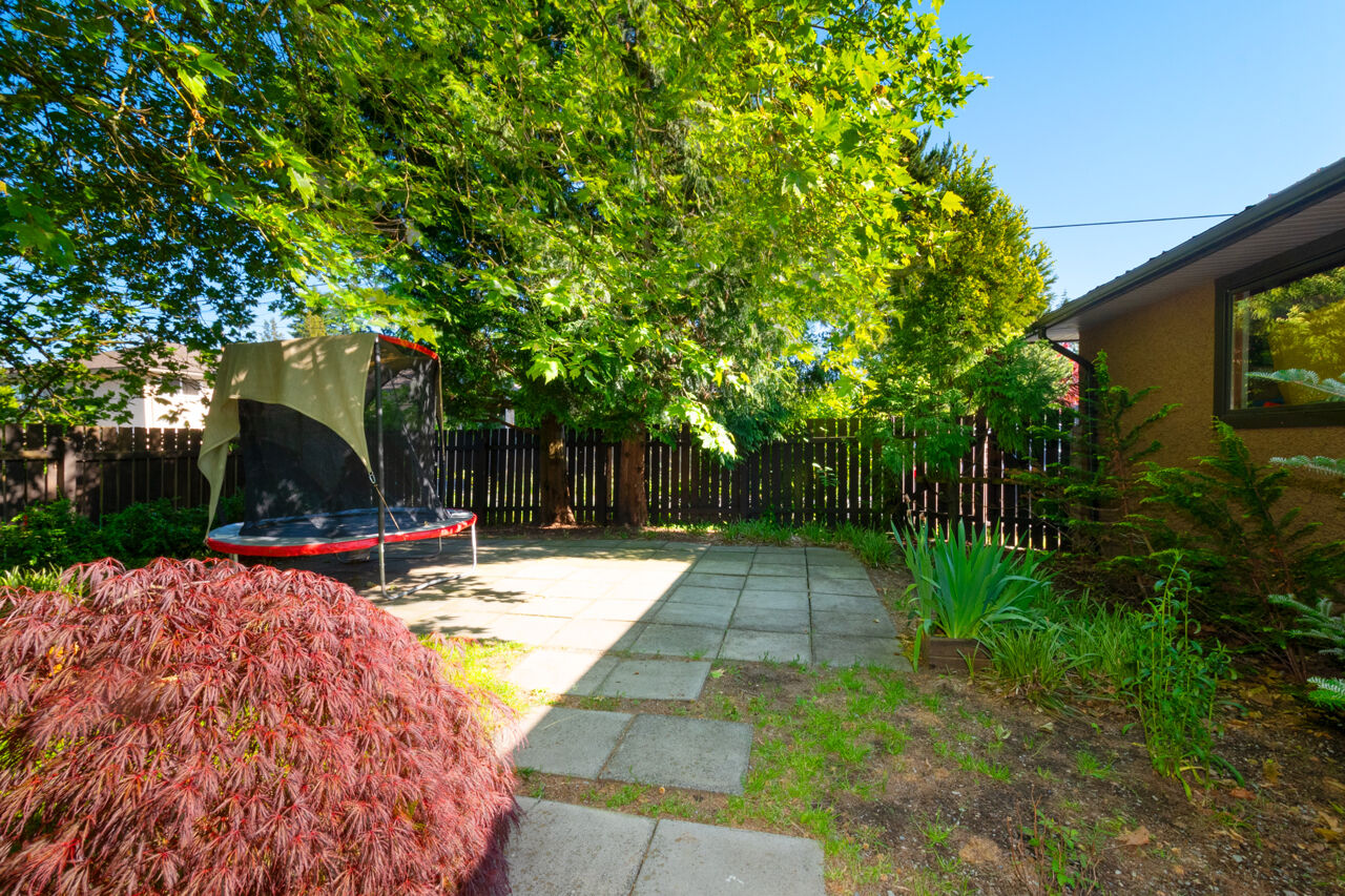1422 Como Lake Avenue, Coquitlam 37