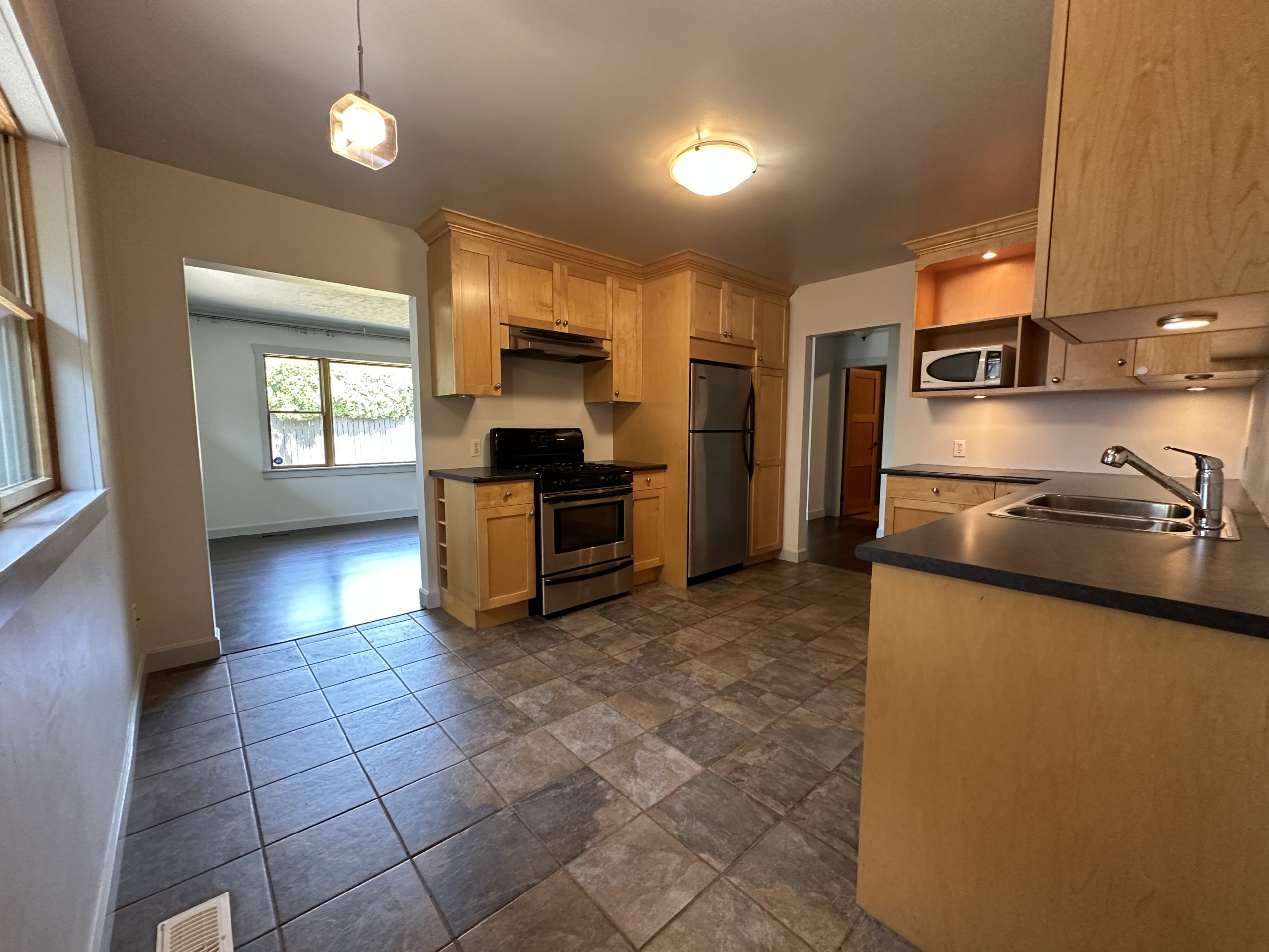 1422 Como Lake Avenue, Coquitlam 47