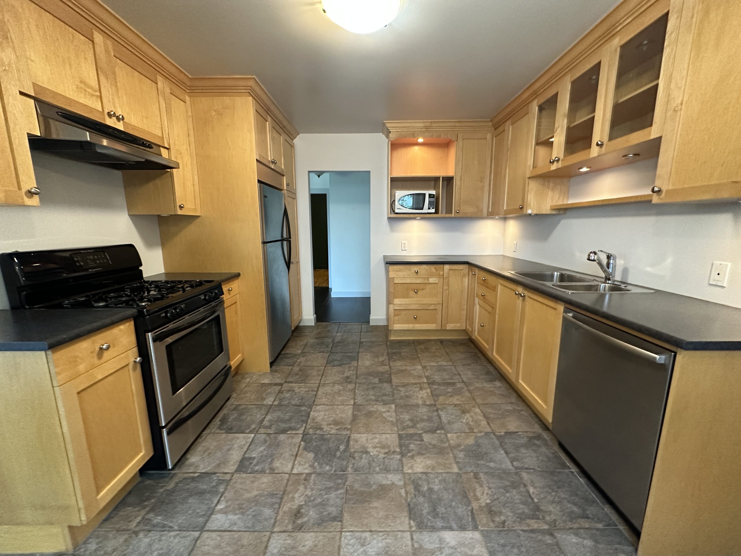 1422 Como Lake Avenue, Coquitlam 46